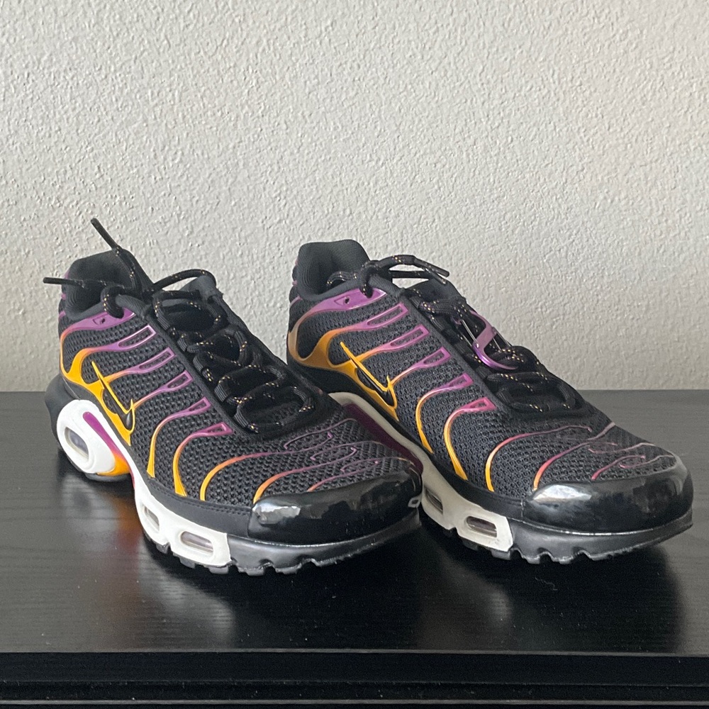 Men’s Nike Black Mesh Sneakers with Purple and Yellow Accents
